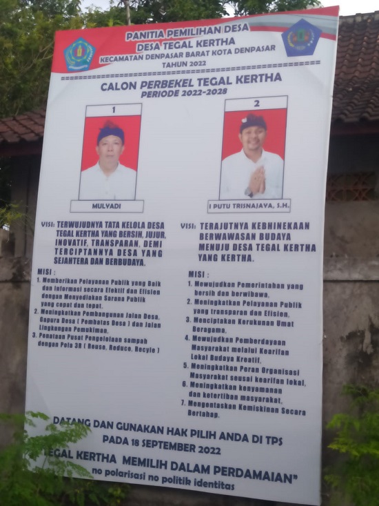Pemasangan Baliho Pilkel Th. 2022 di Desa Tegal Kertha