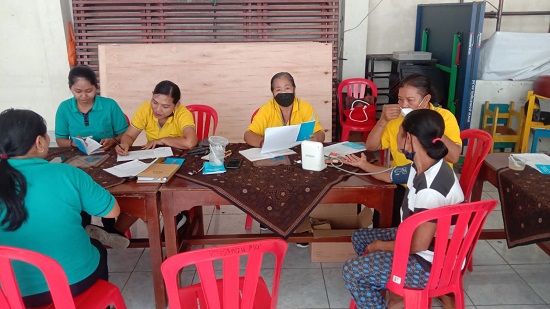 PELAKSANAAN POSYANDU LANSIA DI LAKSANAKAN SECARA RUTIN DI DESA TEGAL KERTHA