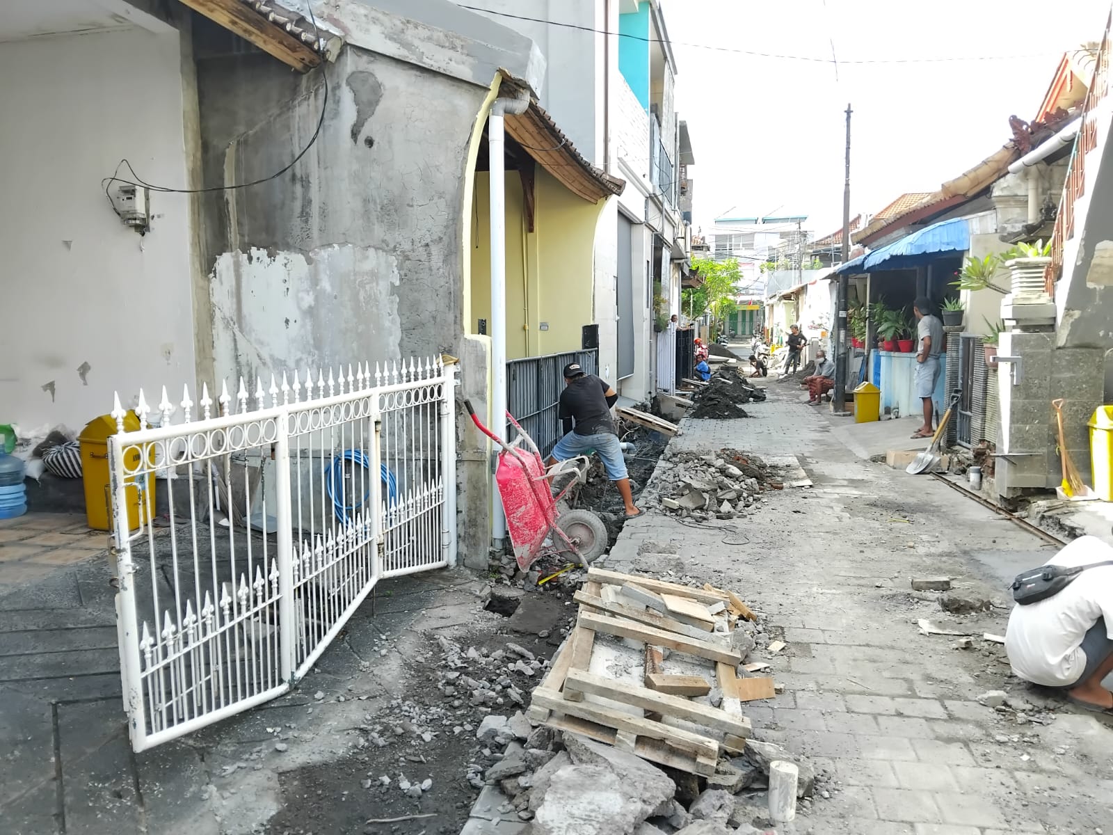 Penataan lingkungan perumahan di Desa Tegal Kertha