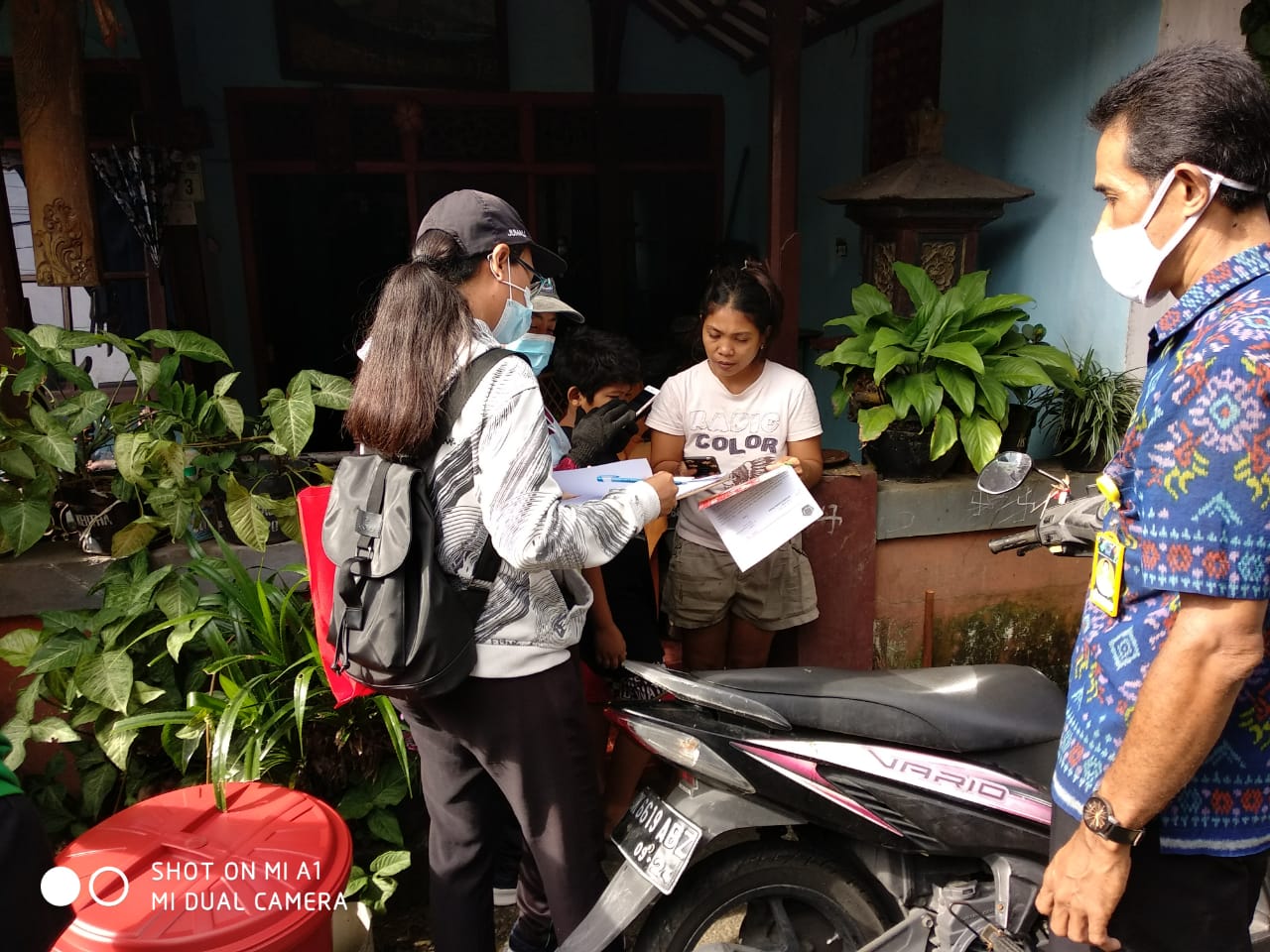 EDUKASI MASYARAKAT DALAM MEMILAH SAMPAH