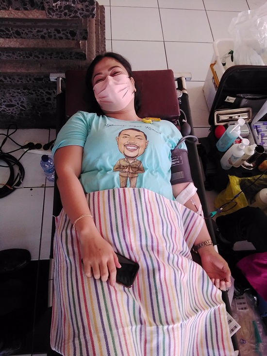 Perangkat Desa Tegal Kertha ikut Donor Darah