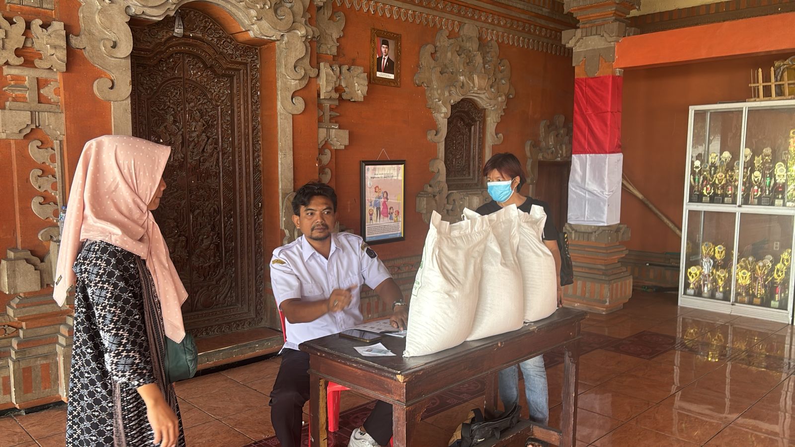Pemerintah Desa Tegal Kertha Salurkan Bantuan Pangan Bulog Periode Juli–September 2026